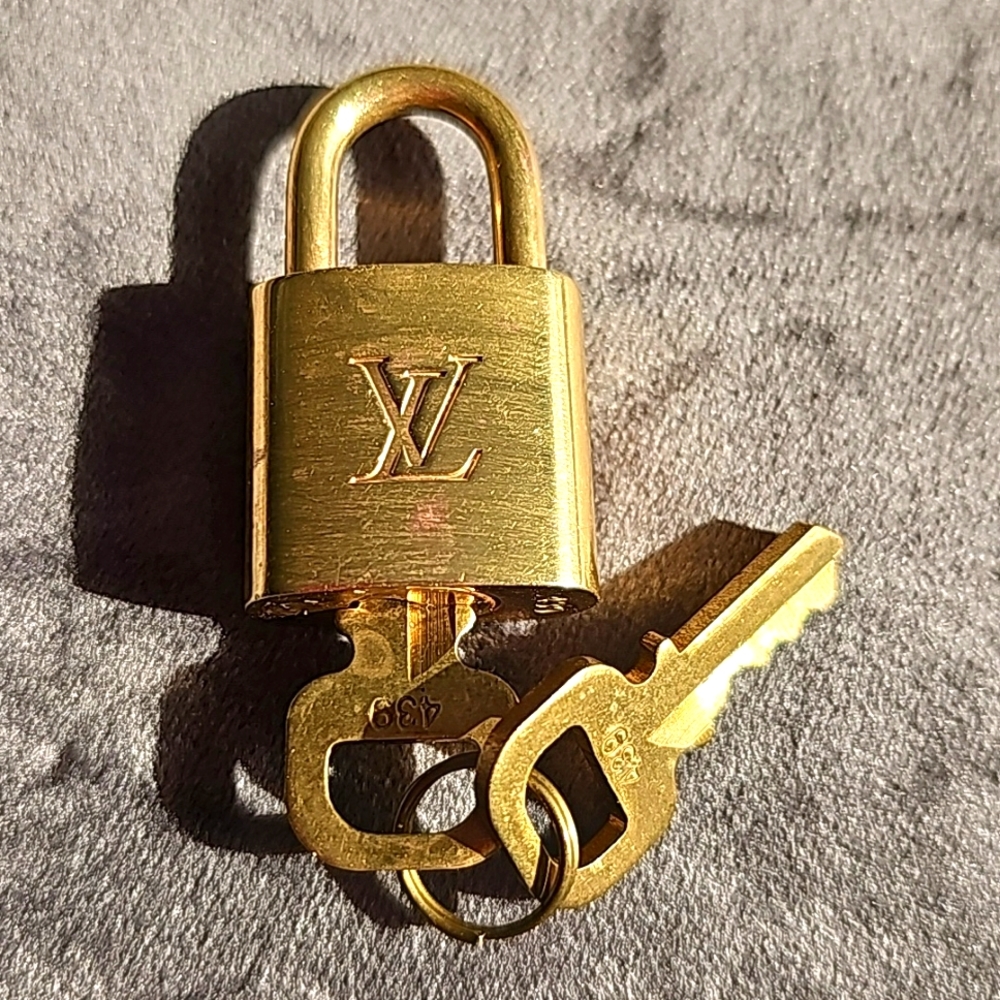 Louis Vuitton Lock 🔐  and key 🔑.  #439